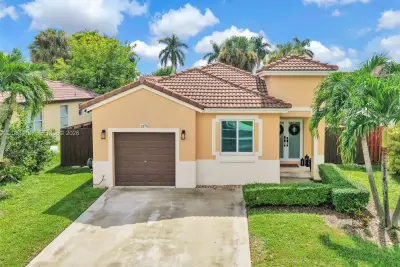 1375 SW 105th Ave, Pembroke Pines: photo 1 of 49