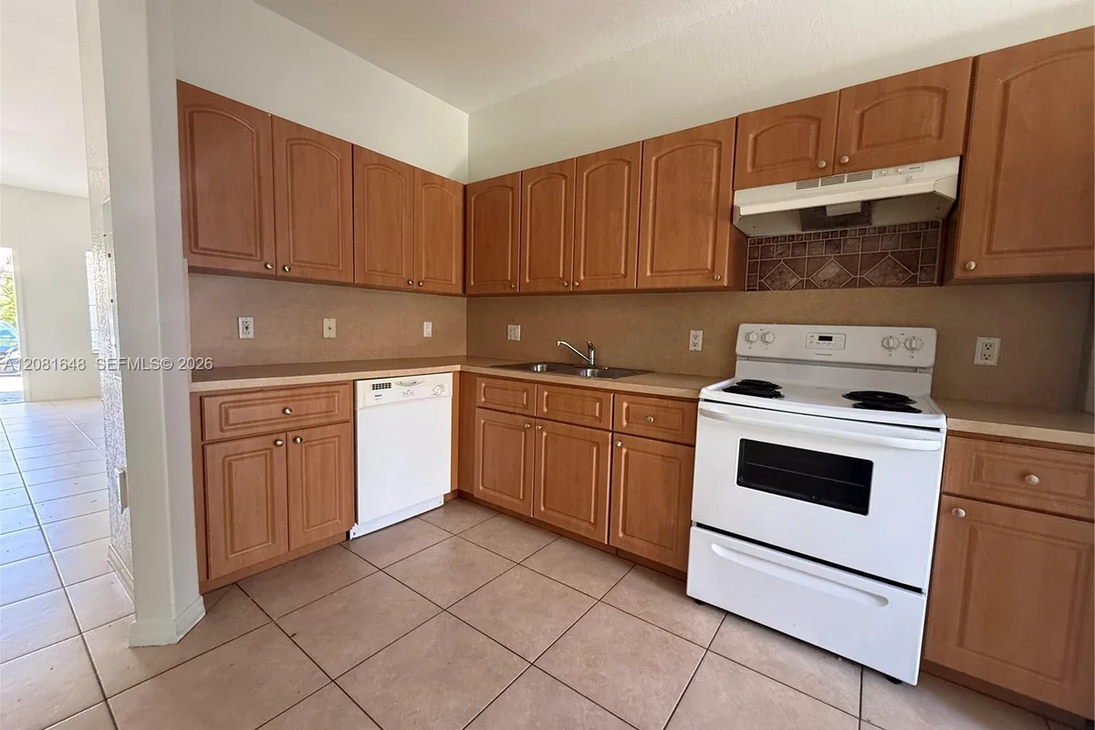 13276 Old Biscayne Blvd #305, Homestead: photo 1 of 13