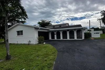 2320 NW 30th Way, Fort Lauderdale: photo 1 of 35