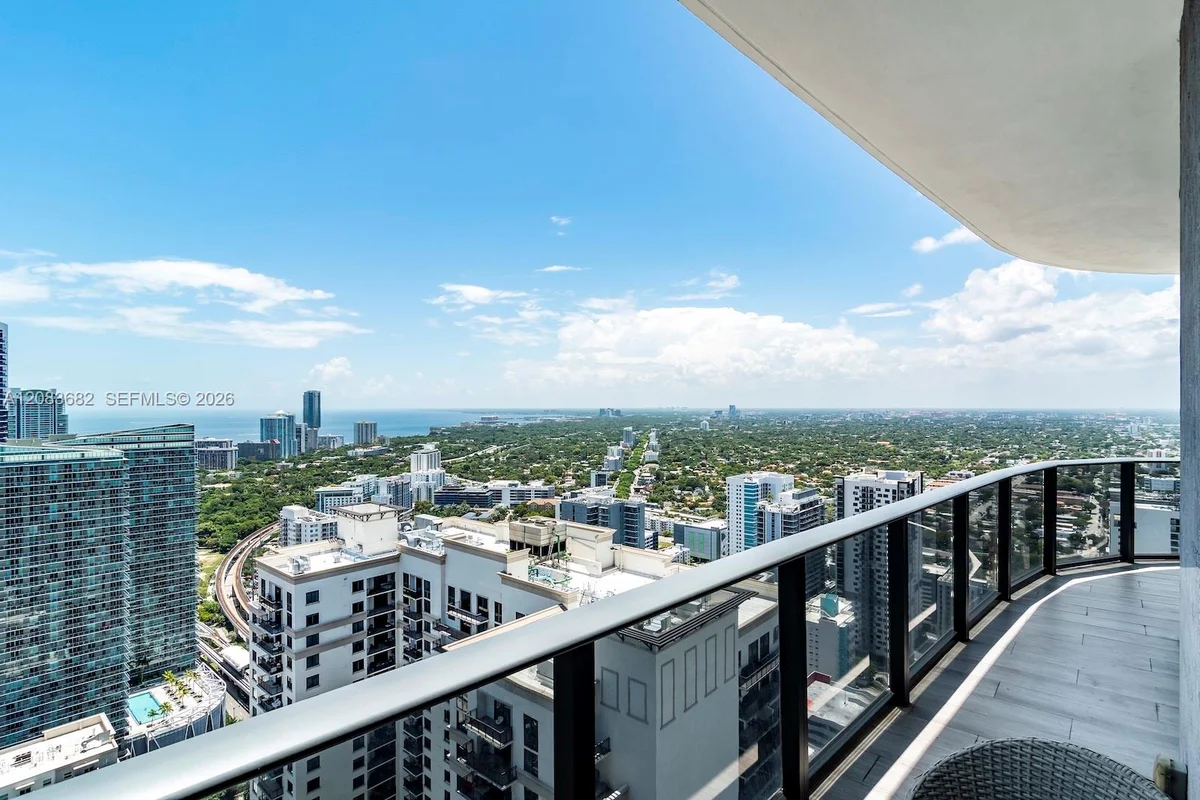 55 SW 9th St #4206, Miami: photo 1 of 32