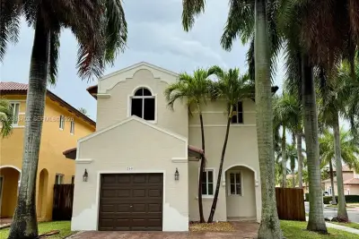 2601 NE 41st Cir, Homestead: photo 1 of 21