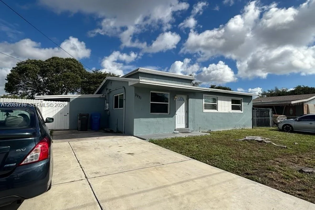 3921 SW 31st Dr, West Park: photo 1 of 18