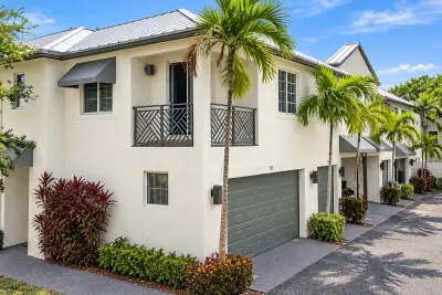 712 SE 2nd St, Pompano Beach: photo 1 of 30