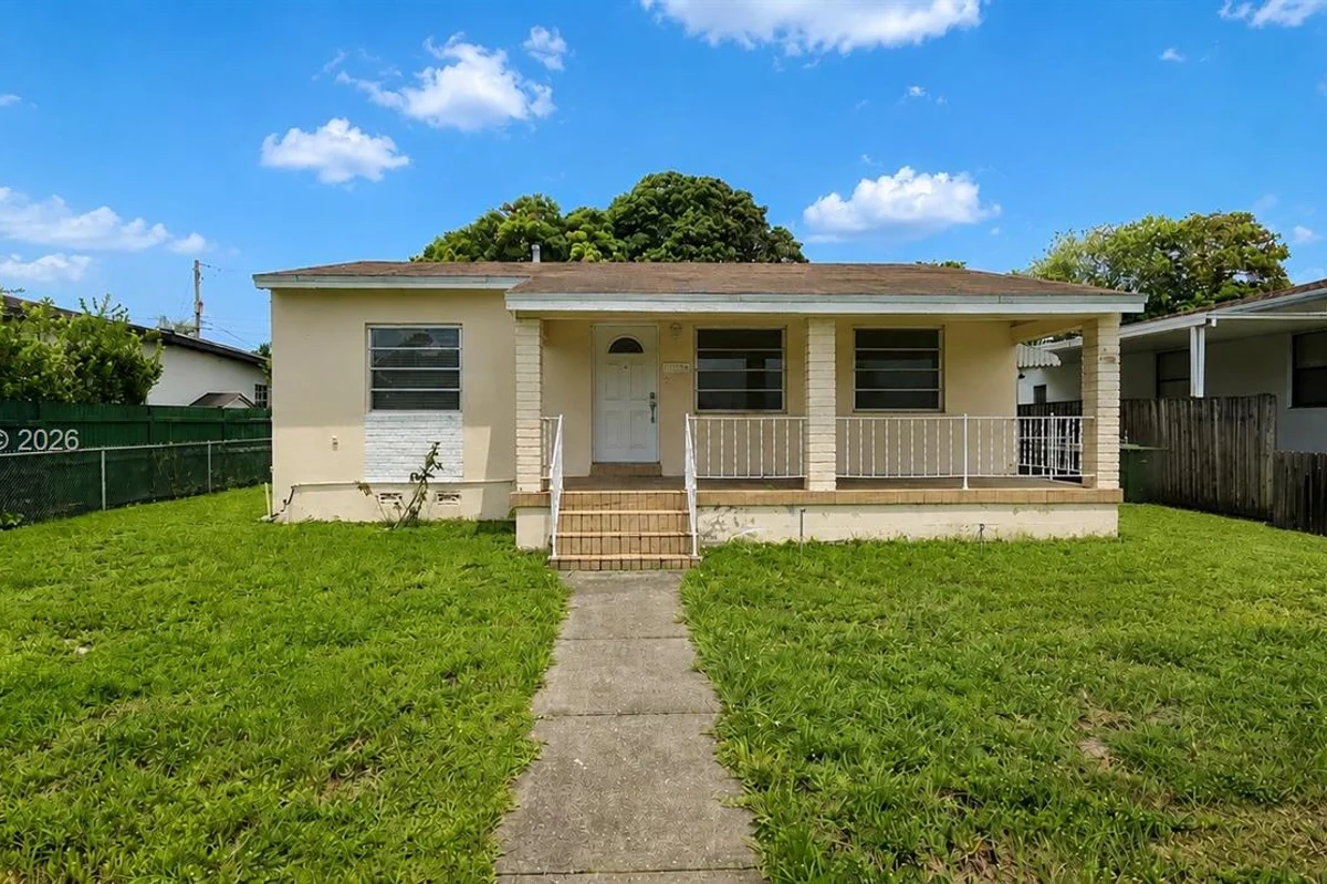 126 W 35th St, Hialeah: photo 1 of 18