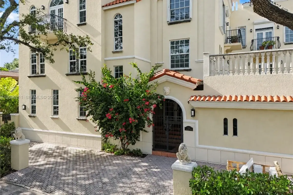 111 Edgewater Dr #3B, Coral Gables: photo 1 of 15