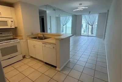 185 SE 14th Ter #2512, Miami: photo 1 of 10