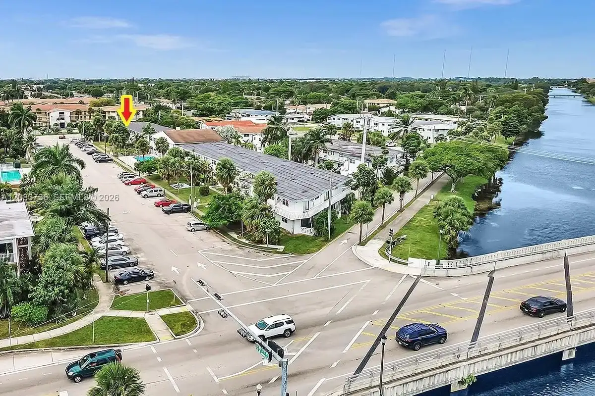 1451 NE 170th St #201A, North Miami Beach: photo 1 of 15