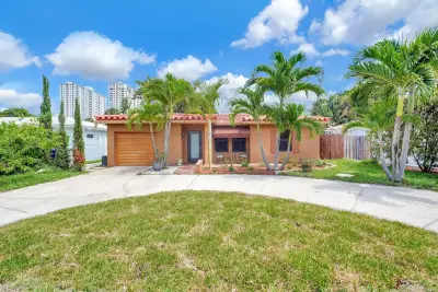 300 S Riverside Dr, Pompano Beach: photo 1 of 45