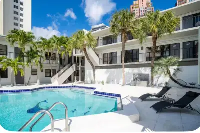 2100 NE 33rd Ave #110, Fort Lauderdale: photo 1 of 6