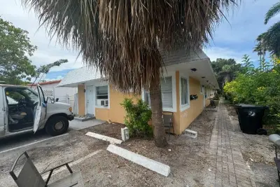 506 18th Ave N, Lake Worth Beach: photo 1 of 2