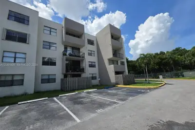8006 SW 149th Ave #D205, Miami: photo 1 of 25
