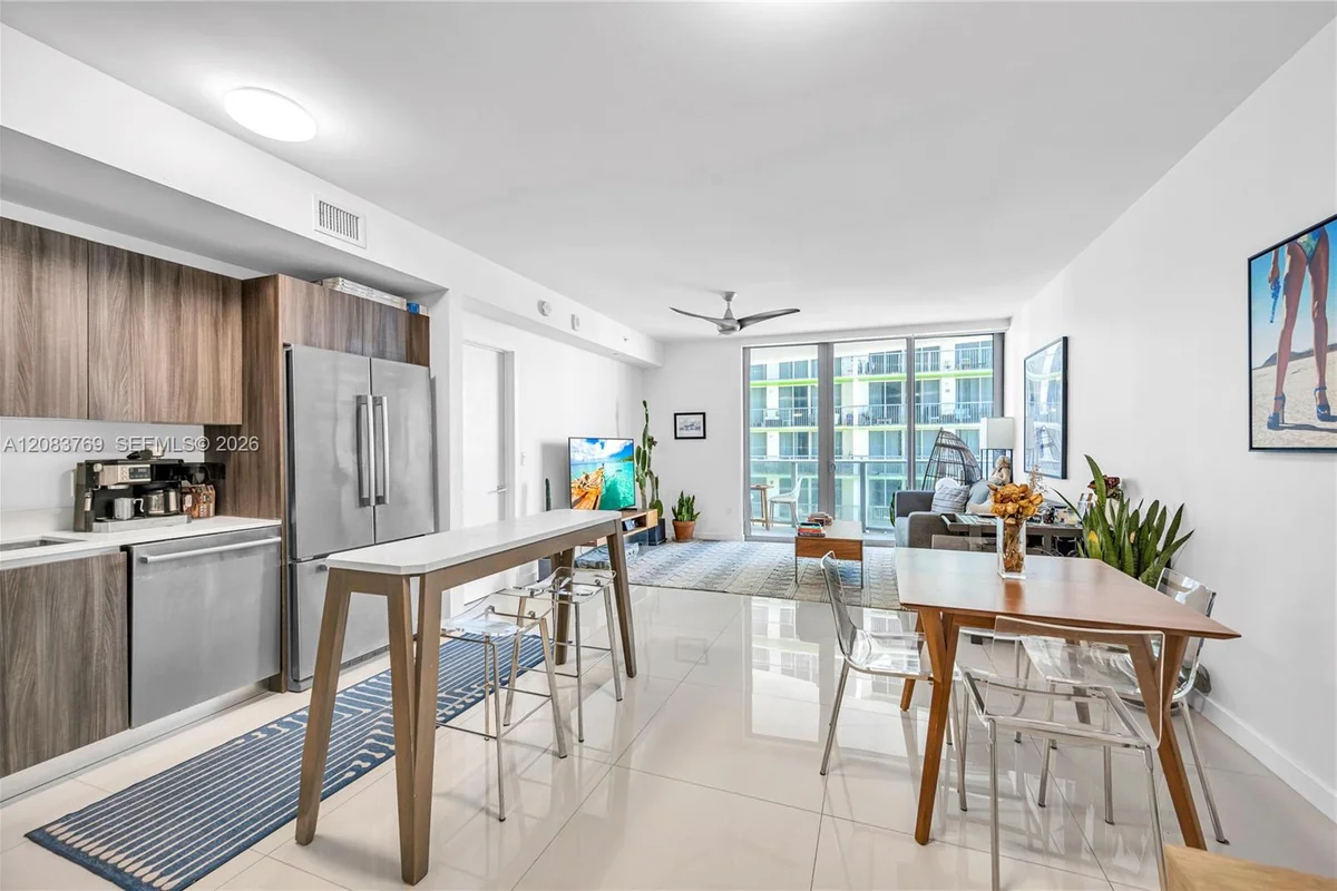 488 NE 18th St #2902, Miami: photo 1 of 35