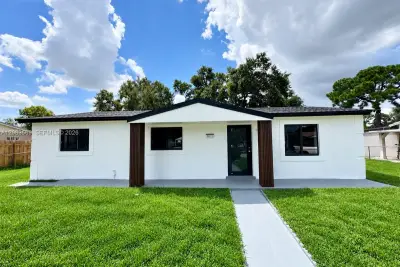 3820 NW 210th Ter, Miami Gardens: photo 1 of 30