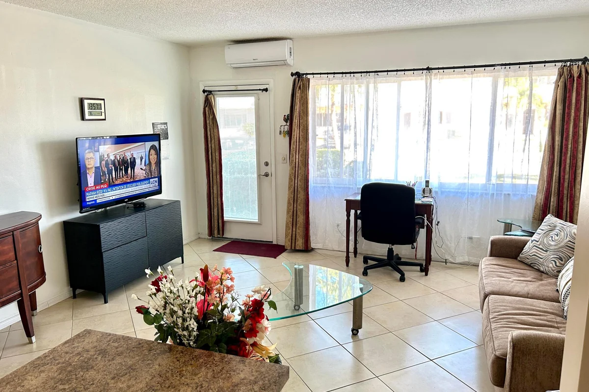 920 SW 11th Ave #5d, Hallandale Beach: photo 1 of 32