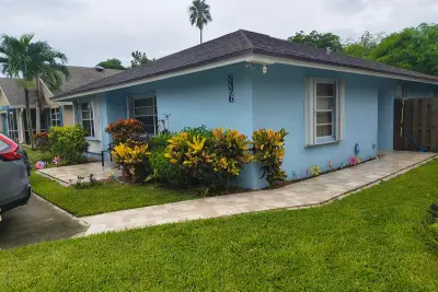 5376 Gene Cir, West Palm Beach: photo 1 of 5
