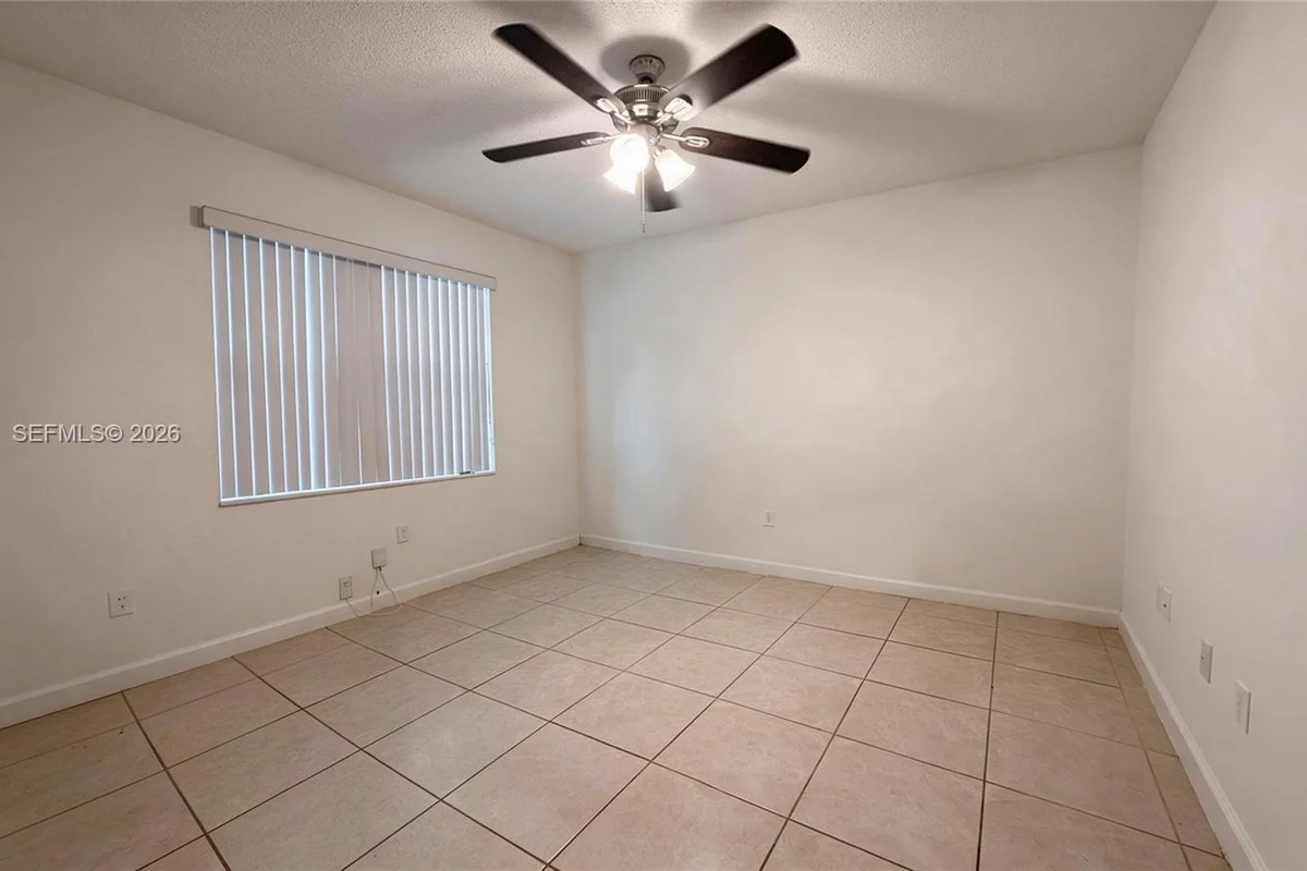 2662 SE 15th St, Homestead: photo 1 of 13
