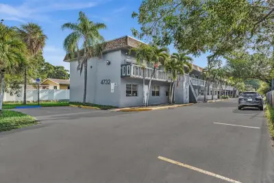 4732 SW 33rd Ave #203, Dania Beach: photo 1 of 30