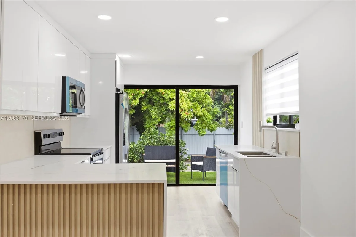 1260 NE 155th St, North Miami Beach: photo 1 of 37