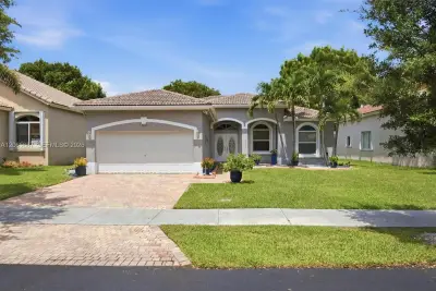 1920 SE 17th Ave, Homestead: photo 1 of 39