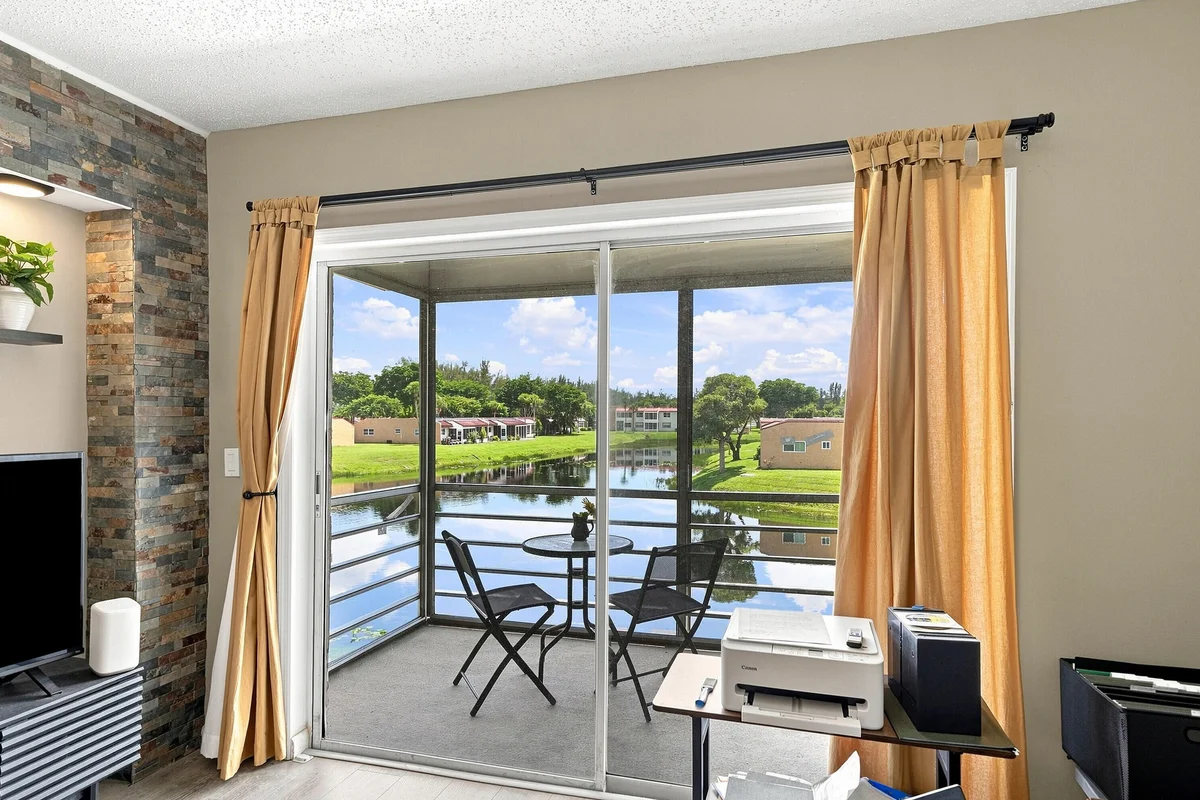 198 Lake Frances Dr, West Palm Beach: photo 1 of 36