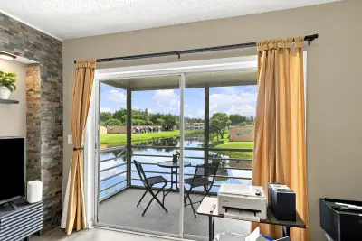 198 Lake Frances Dr, West Palm Beach: photo 1 of 36