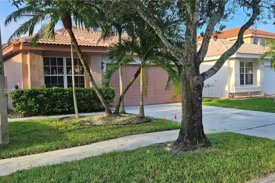 17469 SW 22nd St, Miramar: photo 1 of 12