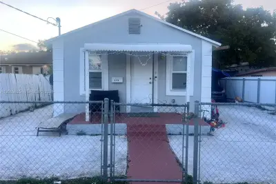 5714 NW 21th Ave, Miami: photo 1 of 11