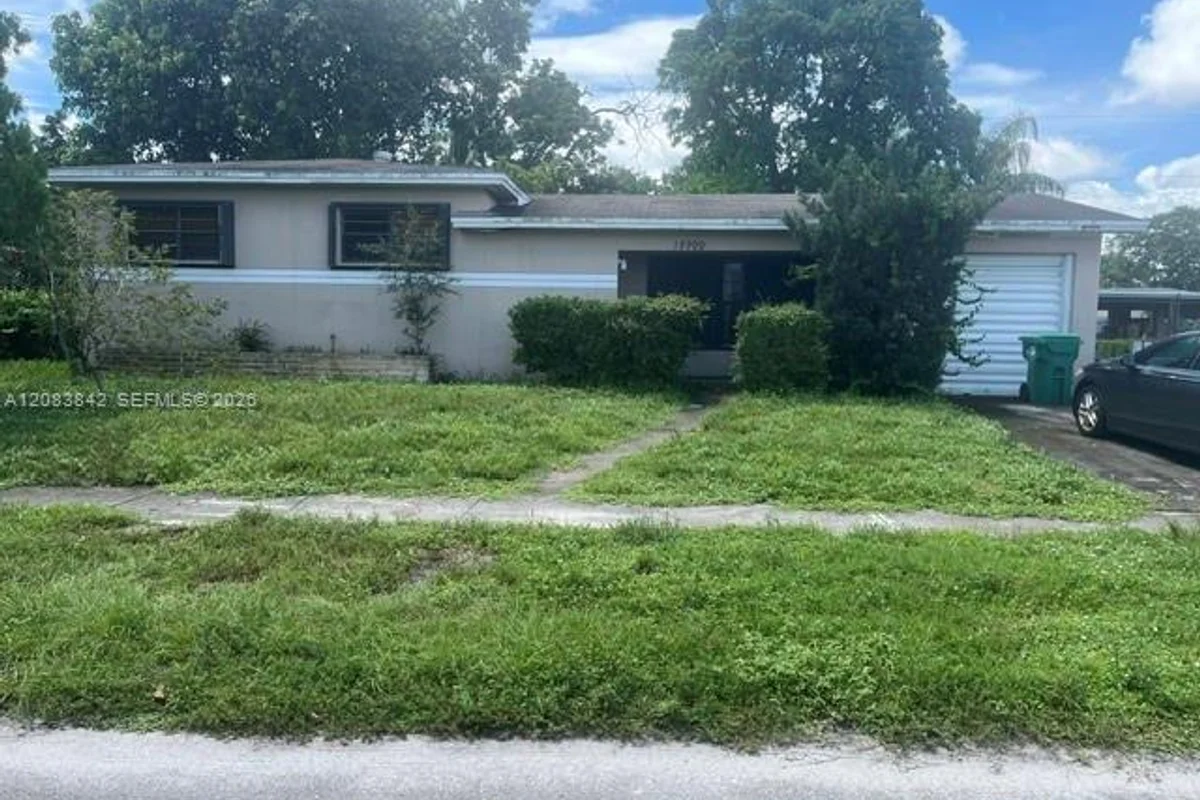 18900 NW 11th Ave, Miami Gardens: photo 1 of 9