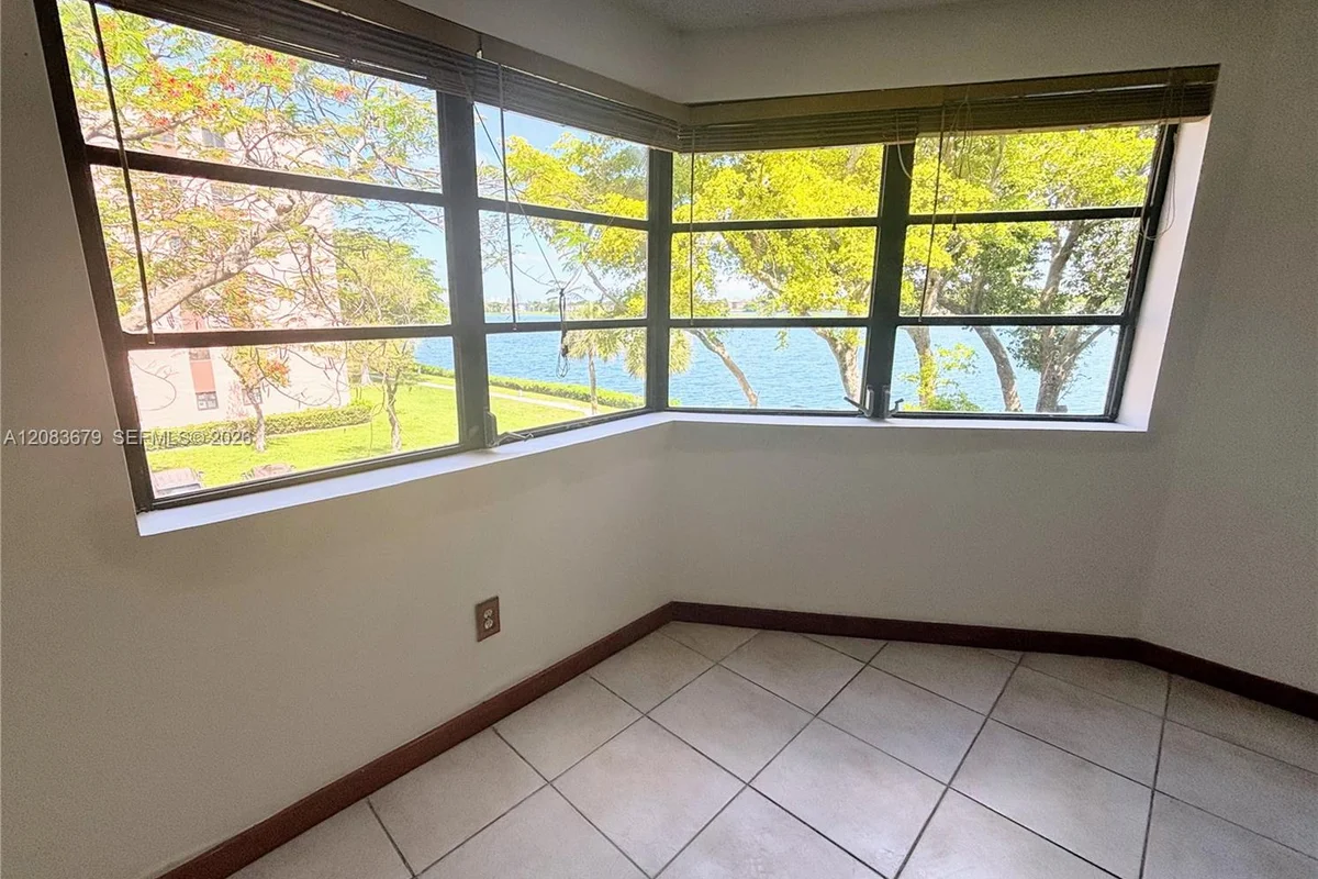 20860 San Simeon Way #303-6, Miami: photo 1 of 14