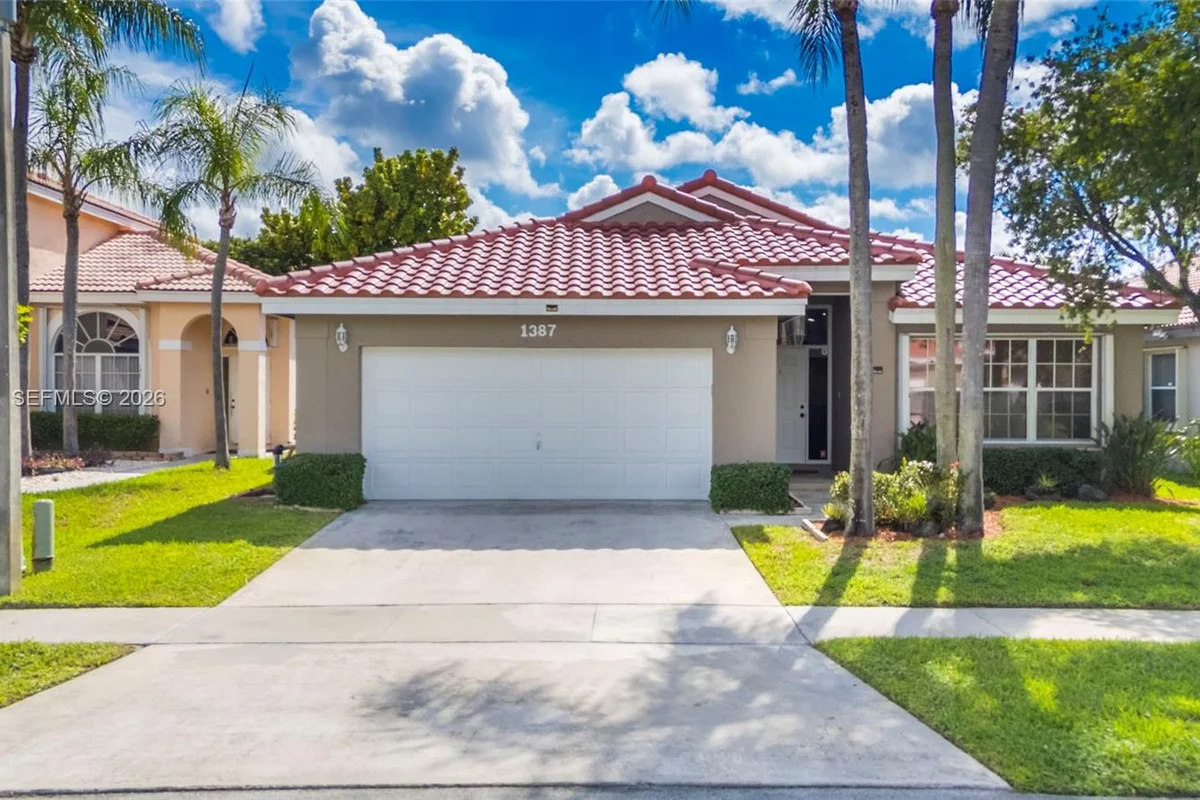1387 SW 181st Ave, Pembroke Pines: photo 1 of 45