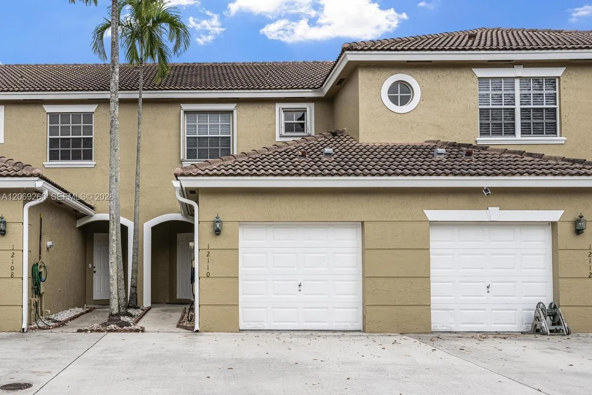 12110 SW 2nd St, Pembroke Pines: photo 1 of 16