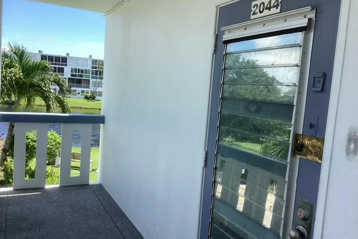 2044 Durham B, Deerfield Beach: photo 1 of 20