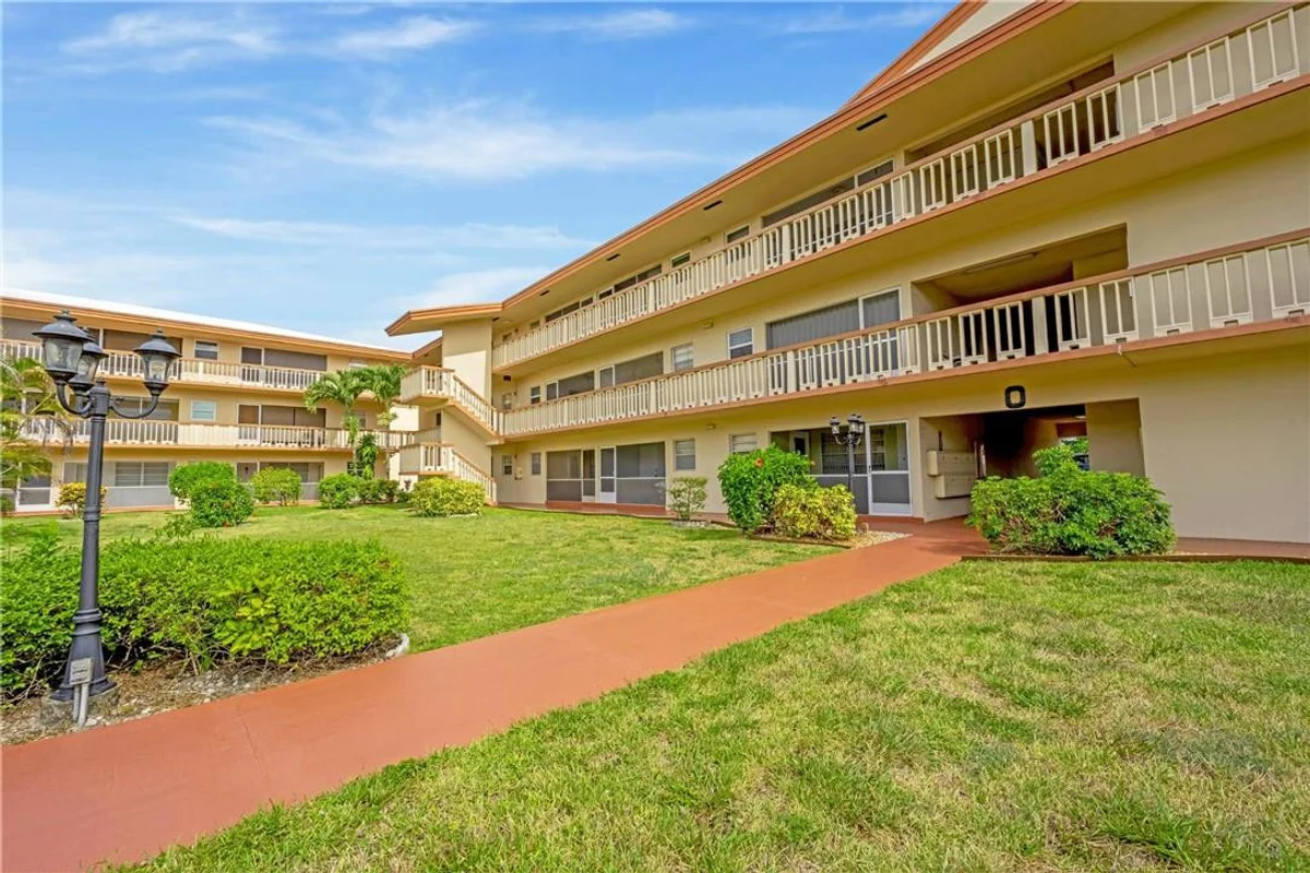 5300 Washington St #108d, Hollywood: photo 1 of 34