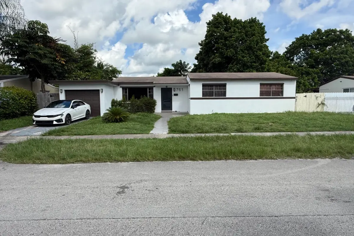 761 NW 183rd Dr, Miami Gardens: photo 1 of 40