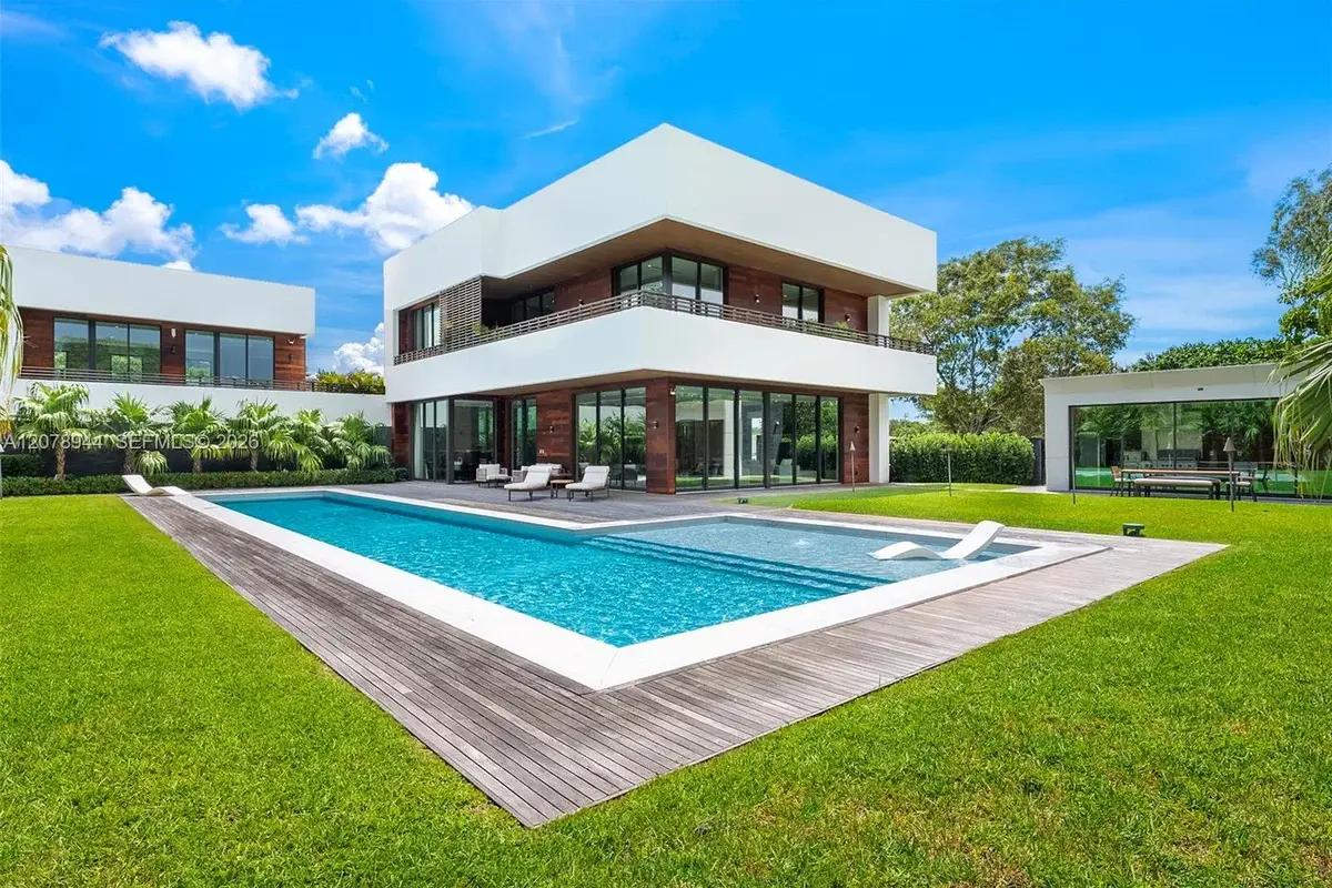 9860 NE 5th Ave Rd, Miami Shores: photo 1 of 43
