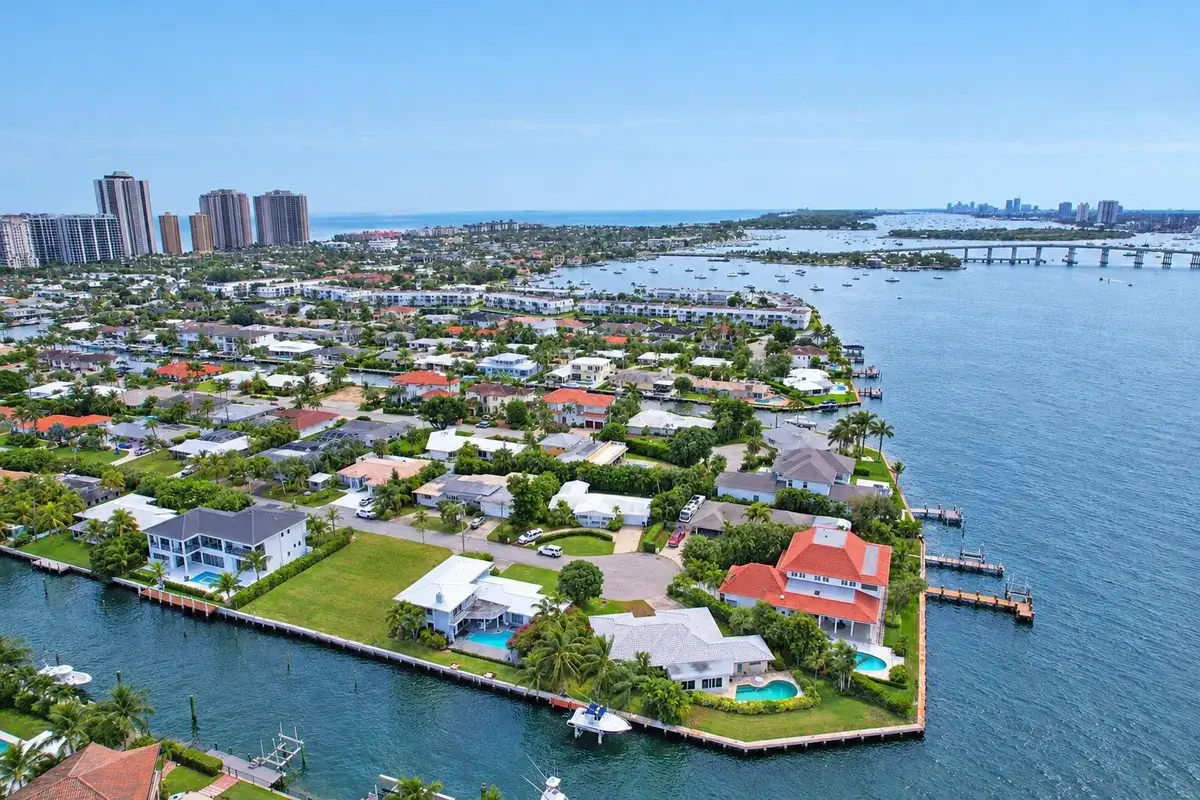 1050 Bimini Ln, Riviera Beach: photo 1 of 3