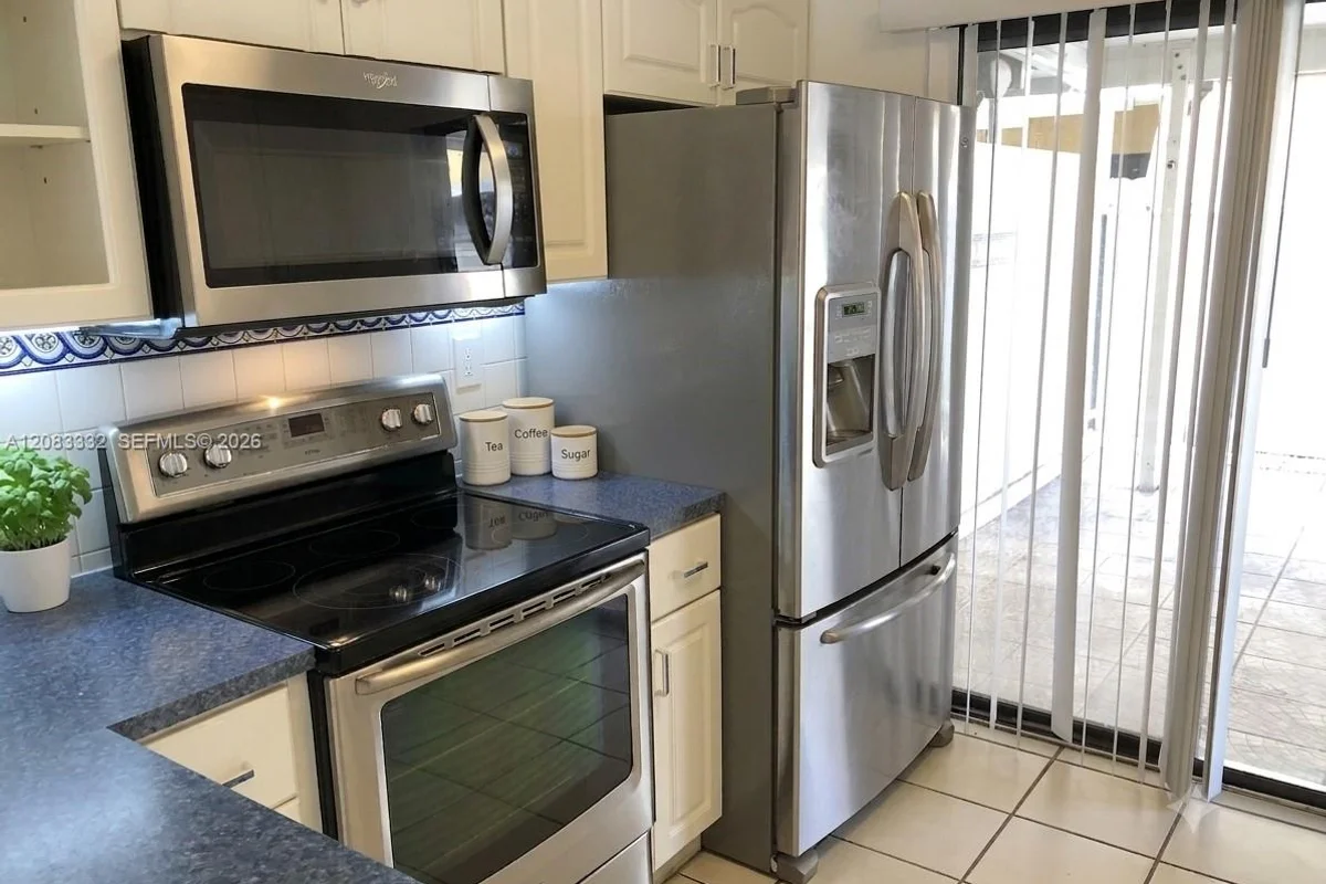 2775 W 62nd St #106, Hialeah: photo 1 of 7