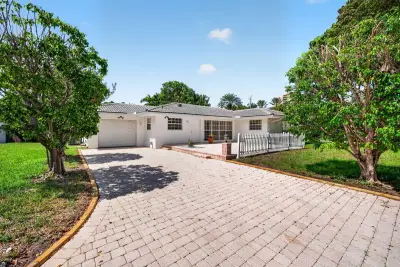 1345 E Terra Mar Dr, Pompano Beach: photo 1 of 49