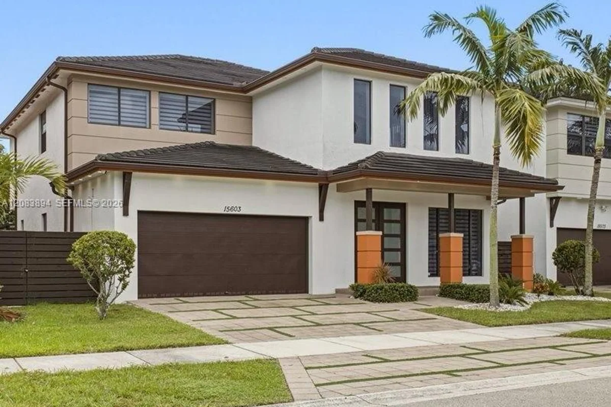 15603 NW 88th Ave, Miami Lakes: photo 1 of 33
