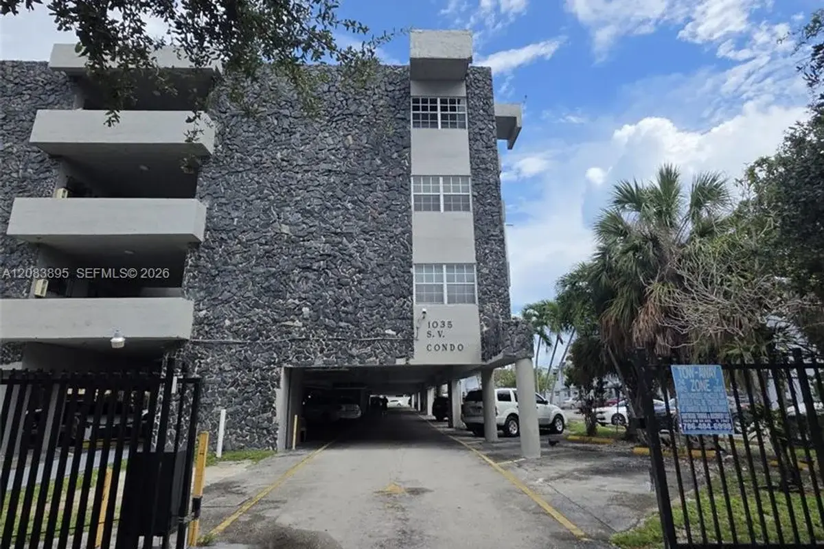 1035 W 77th St #215, Hialeah: photo 1 of 5