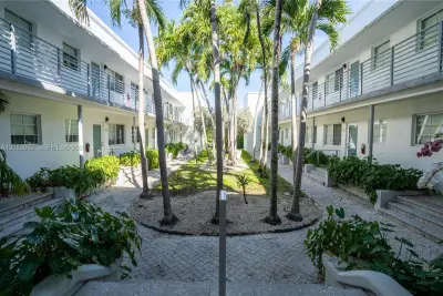 331 85th St #10, Miami Beach: photo 1 of 17