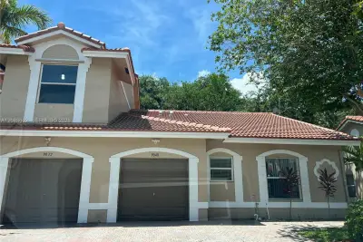 9040 NW 54th St, Sunrise: photo 1 of 19