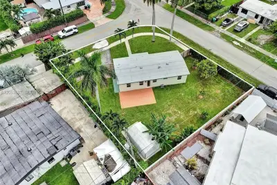 11250 SW 46th St, Miami: photo 1 of 24