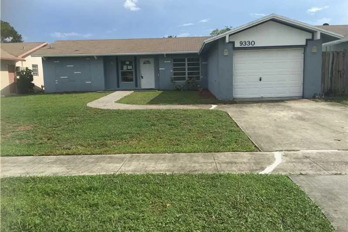 9330 NW 42nd Ct, Sunrise: photo 1 of 12