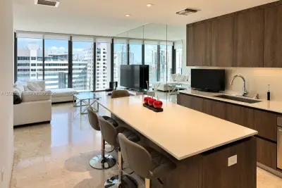 88 SW 7th St #1808, Miami: photo 1 of 15