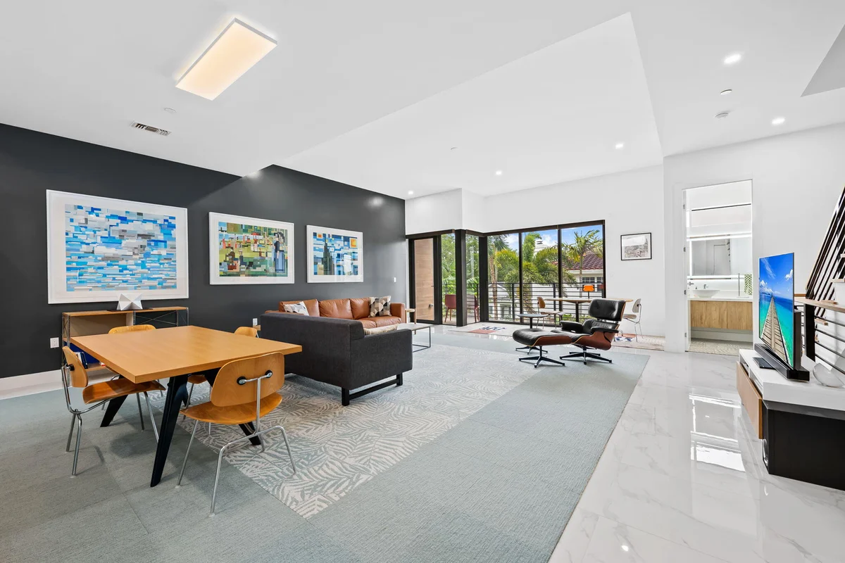 818 NE 2nd St, Fort Lauderdale: photo 1 of 45