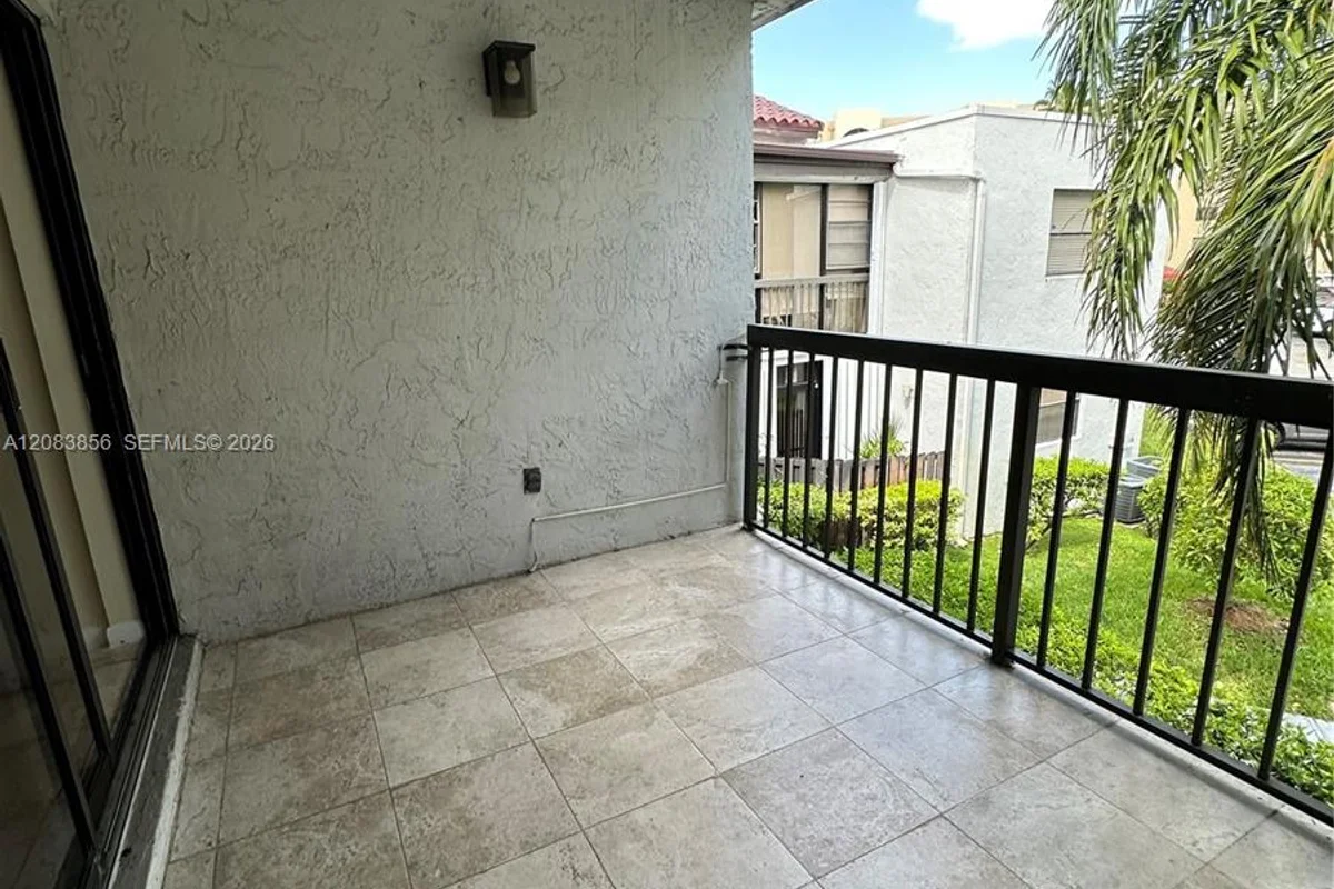 9435 Fontainebleau Blvd #206, Miami: photo 1 of 38