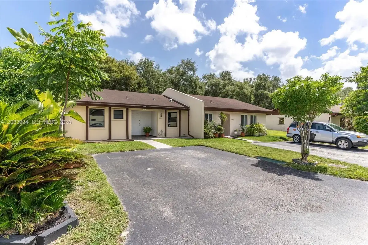 13962 SW 52 Ln, Miami: photo 1 of 37