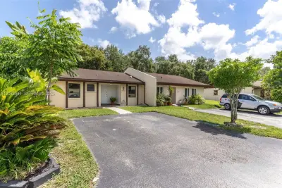 13962 SW 52 Ln, Miami: photo 1 of 37