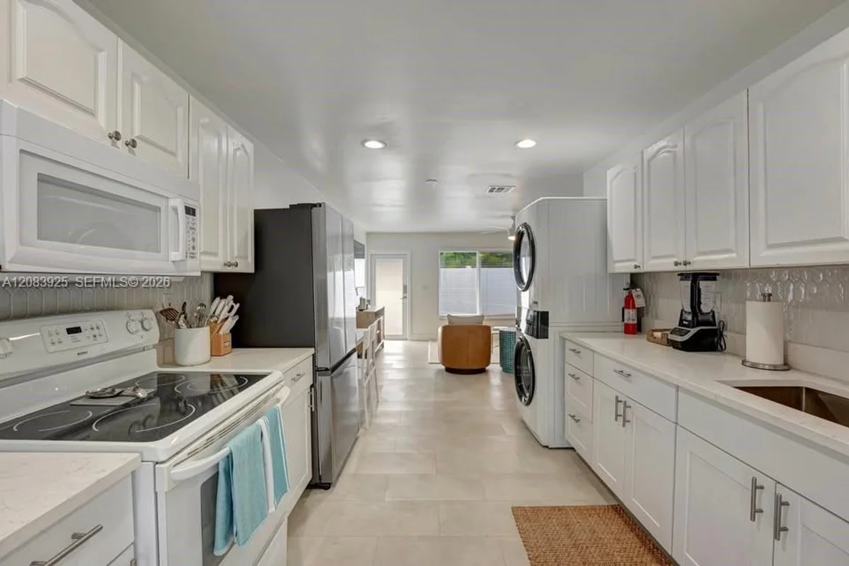 1319 SW 30th St #D, Fort Lauderdale: photo 1 of 19